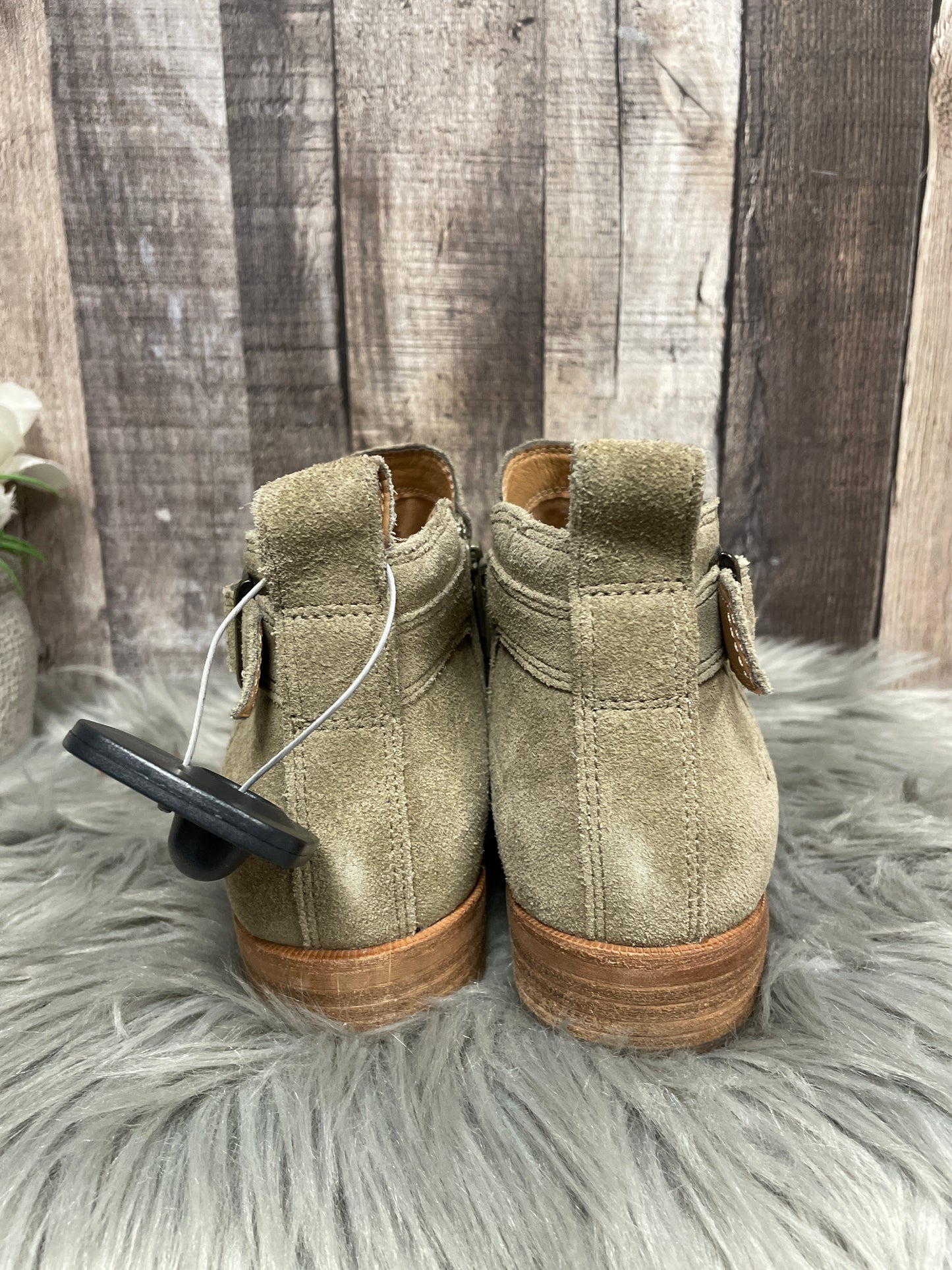 Boots Ankle Flats By Ugg Size: 8.5