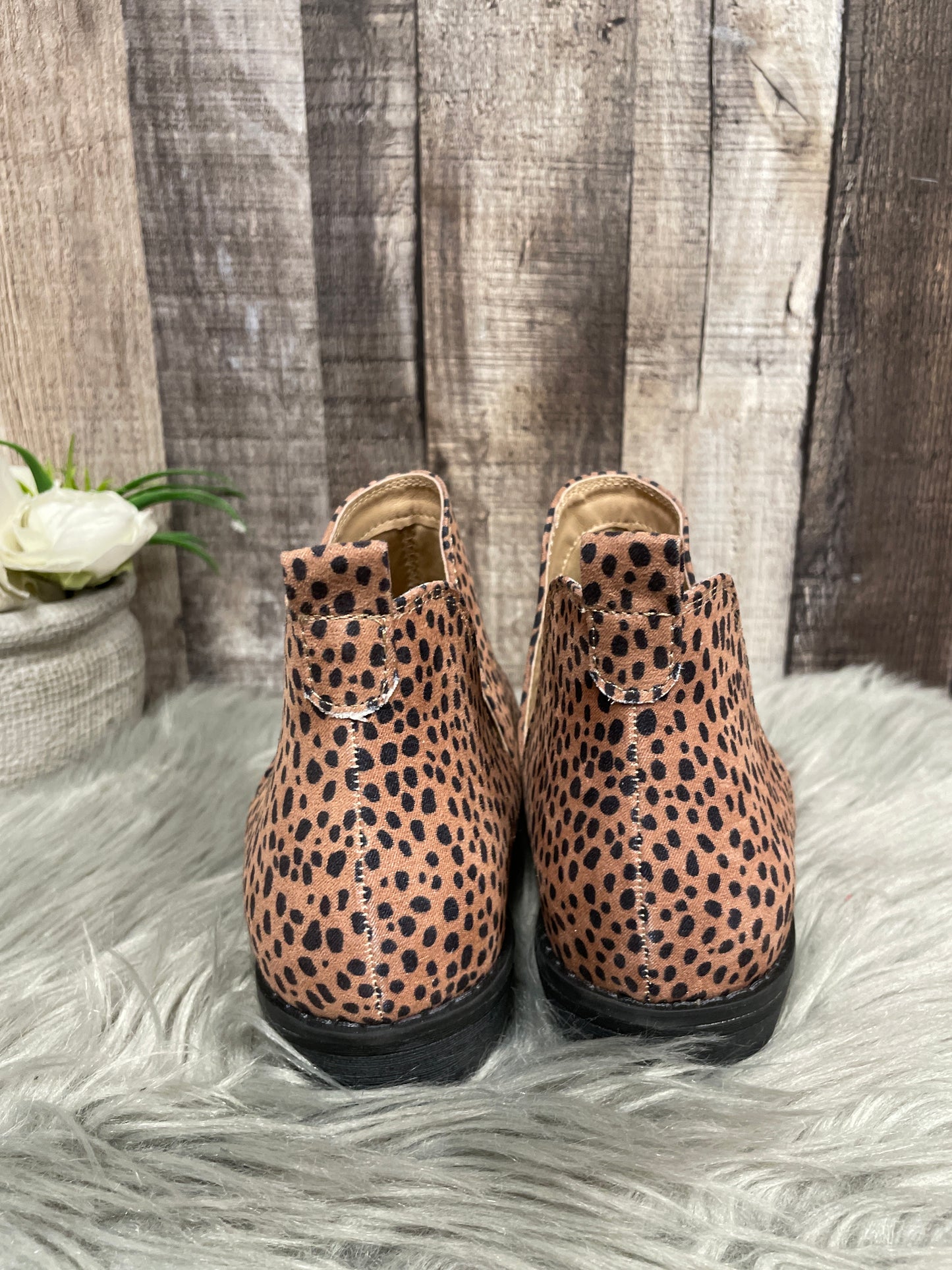 Boots Ankle Heels By Universal Thread Size: 6