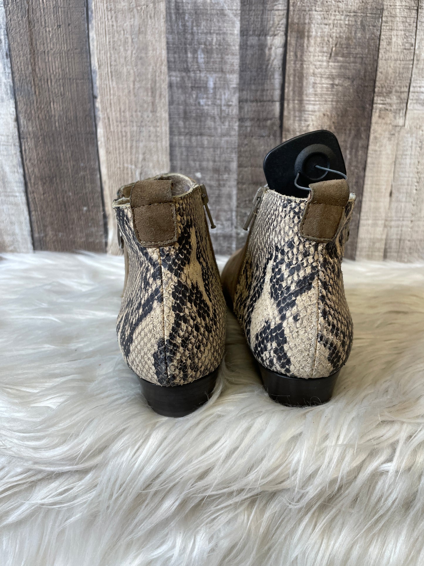 Boots Ankle Flats By Munro Size: 7.5