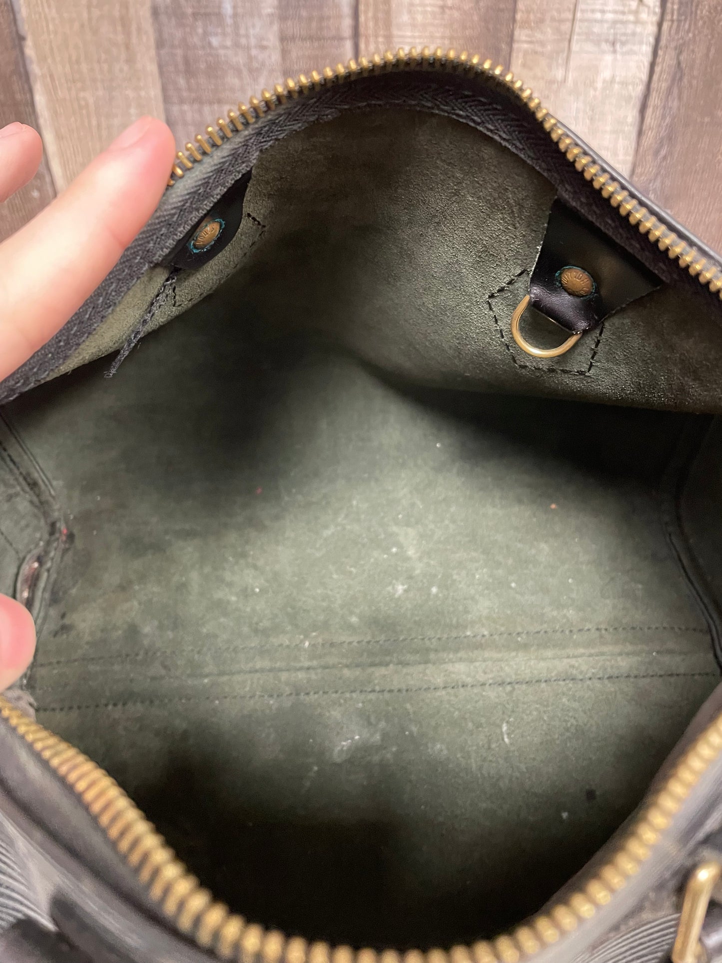 Handbag Luxury Designer By Louis Vuitton, Size: Medium