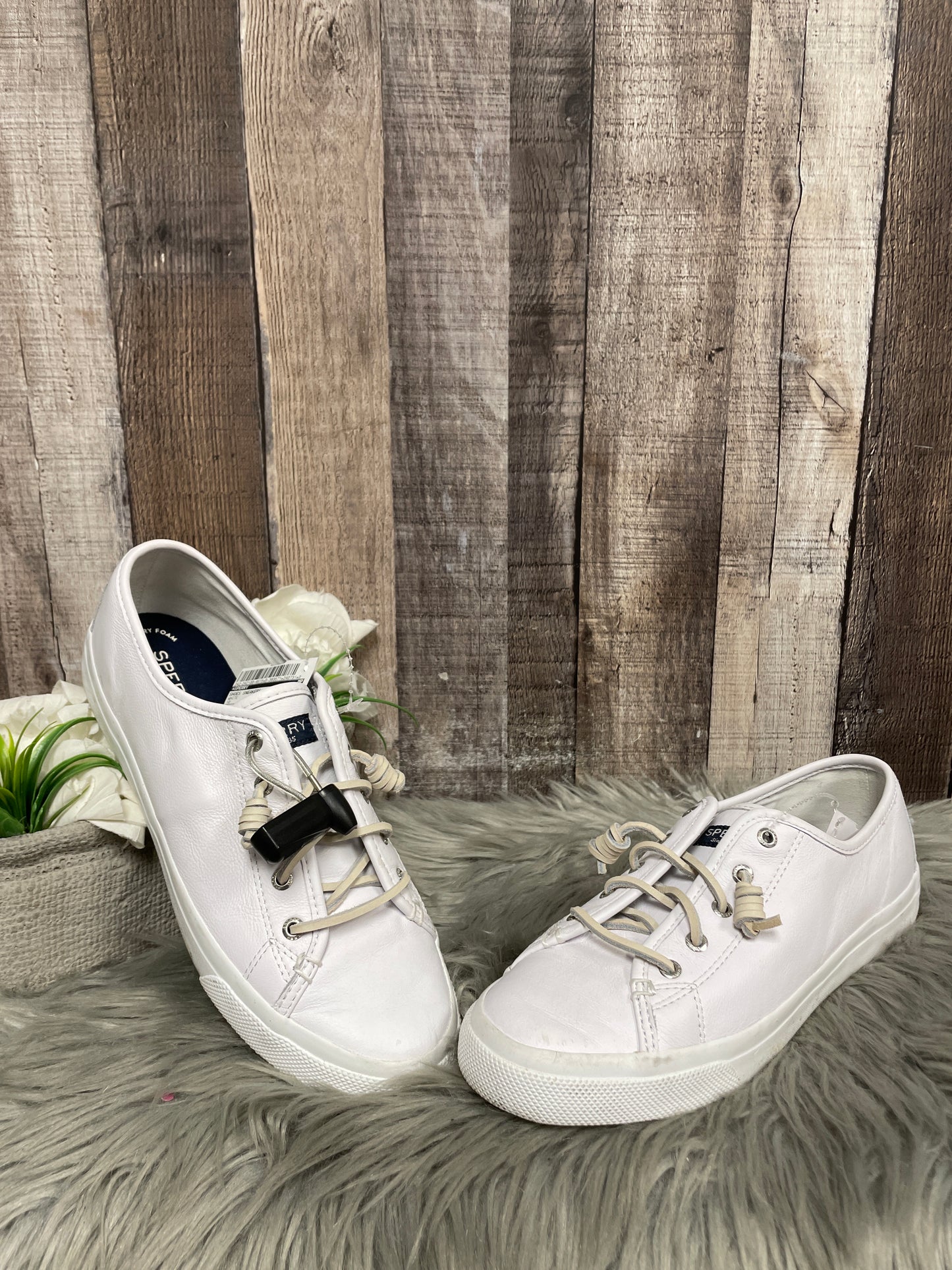 White Shoes Sneakers Sperry, Size 10