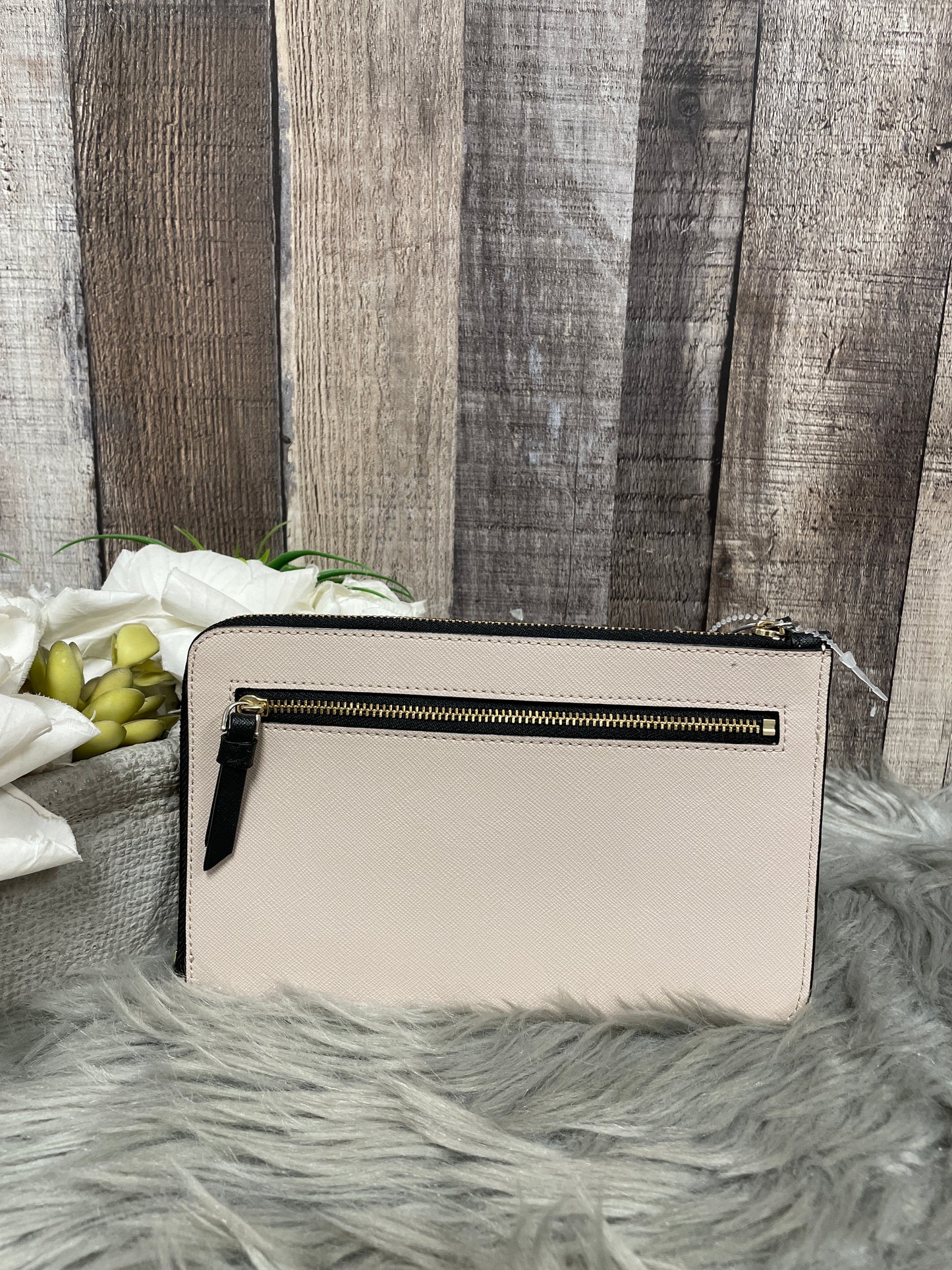 Wristlet Designer By Kate Spade, Size: Medium