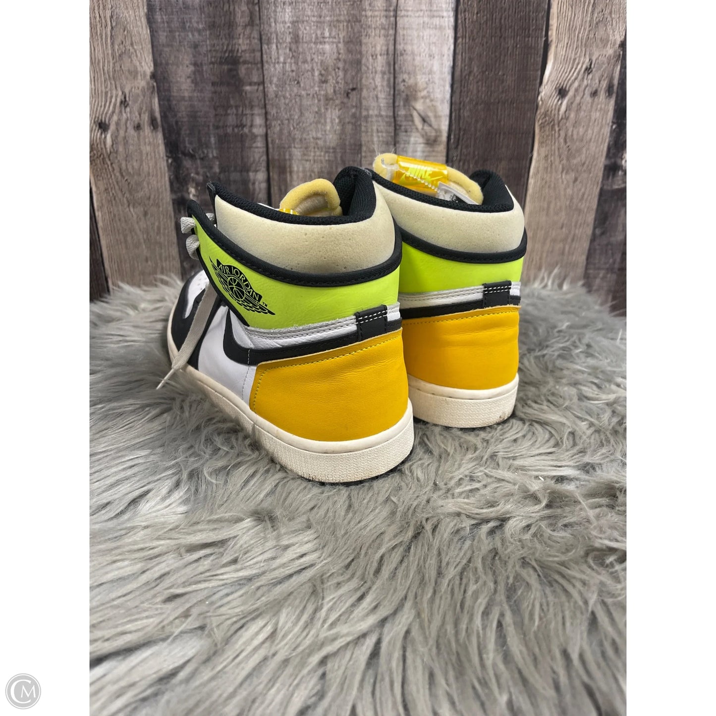 Shoes Athletic By Nike In White & Yellow, Size: 10