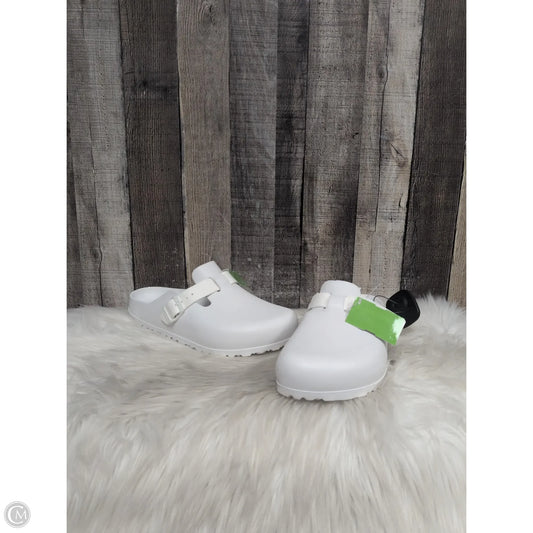 Shoes Flats By Birkenstock In White, Size: 9