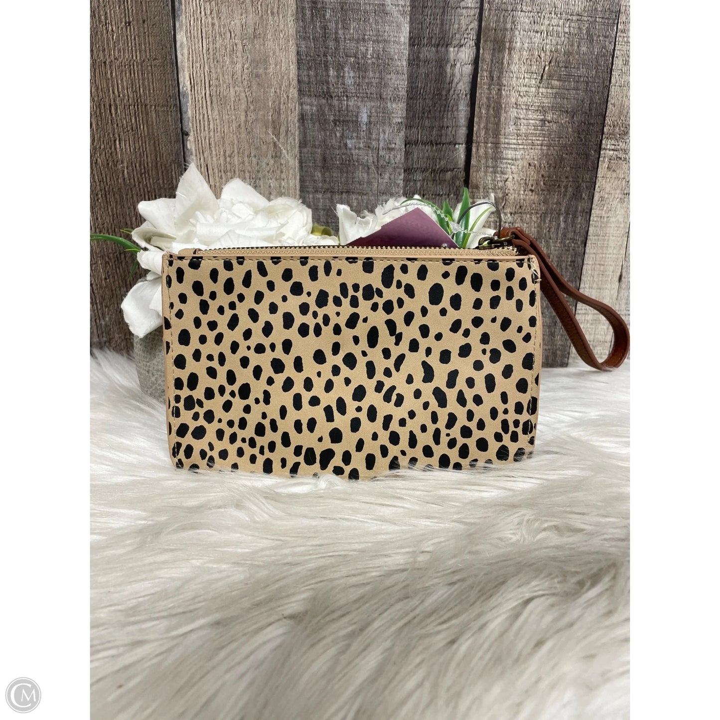 Wristlet By Universal Thread, Size: Medium