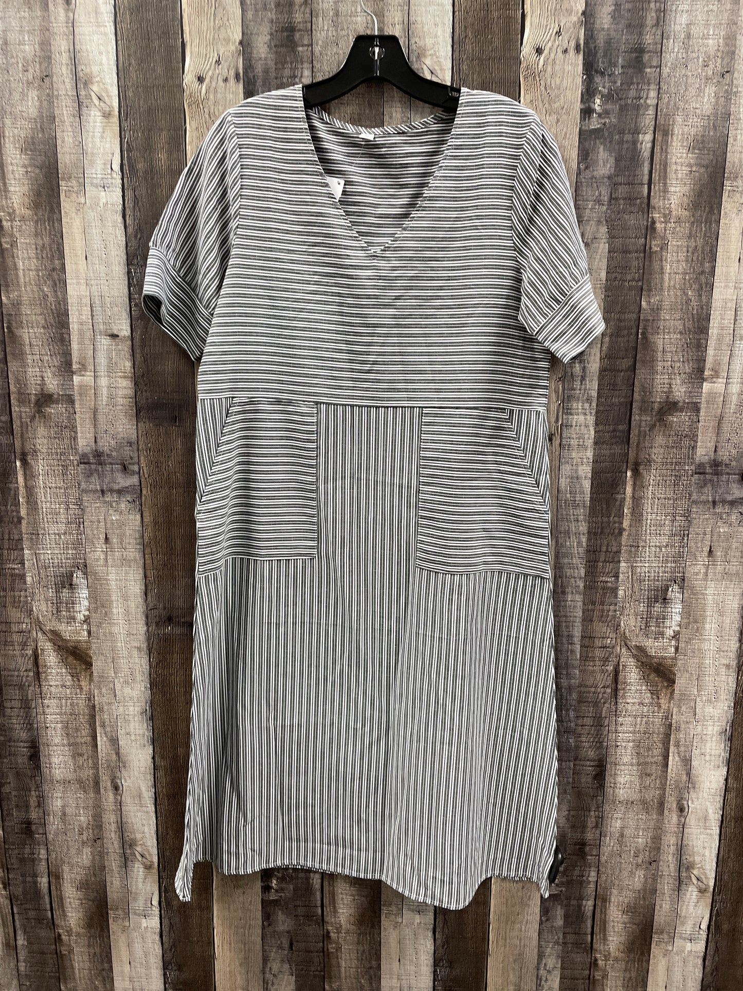 Dress Casual Midi By Clothes Mentor In Striped Pattern, Size: M