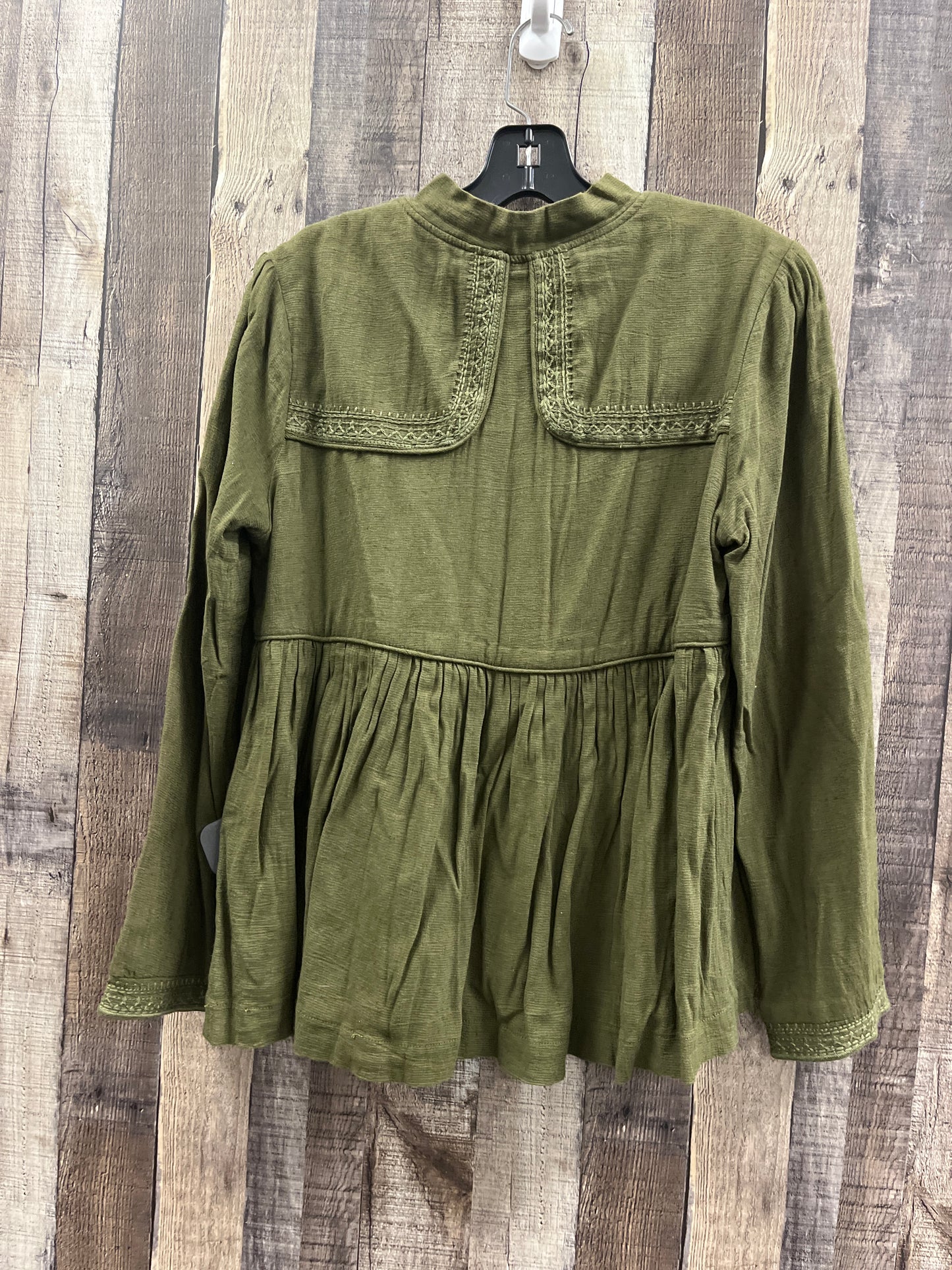 Top Long Sleeve By Cme In Green, Size: M