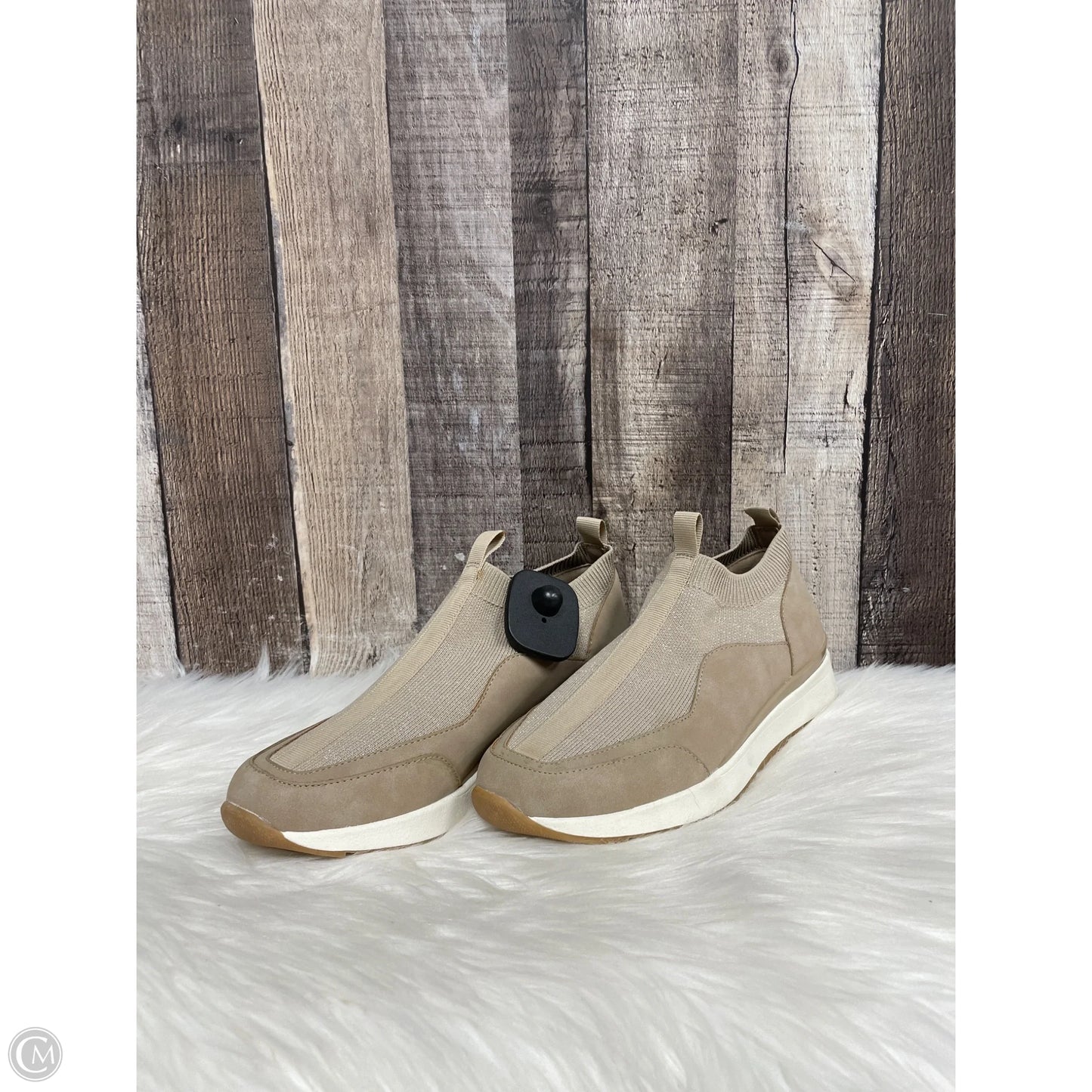 Shoes Sneakers By Cmb In Tan, Size: 7