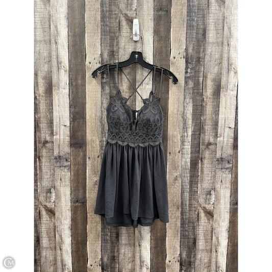 Top Sleeveless By Zenana Outfitters In Grey, Size: L