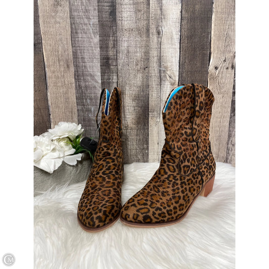 Boots Ankle Heels By Cmf In Animal Print, Size: 6