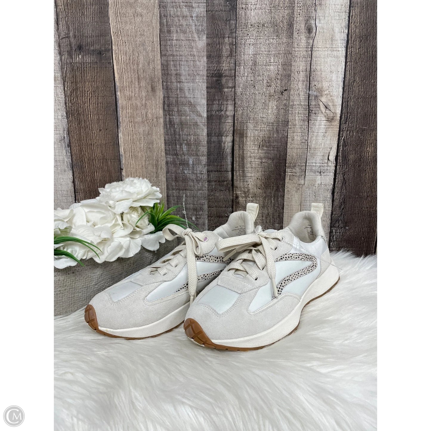 Shoes Sneakers By Cme In Cream, Size: 8