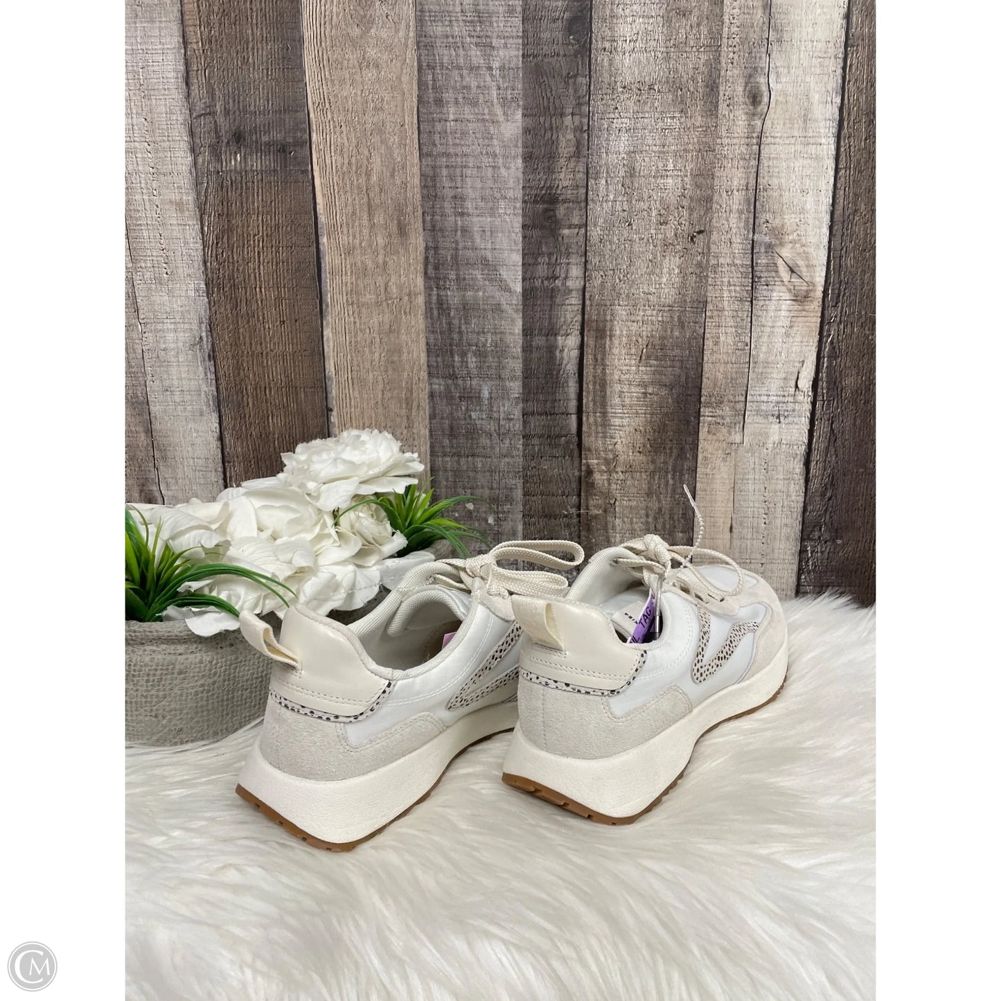 Shoes Sneakers By Cme In Cream, Size: 8