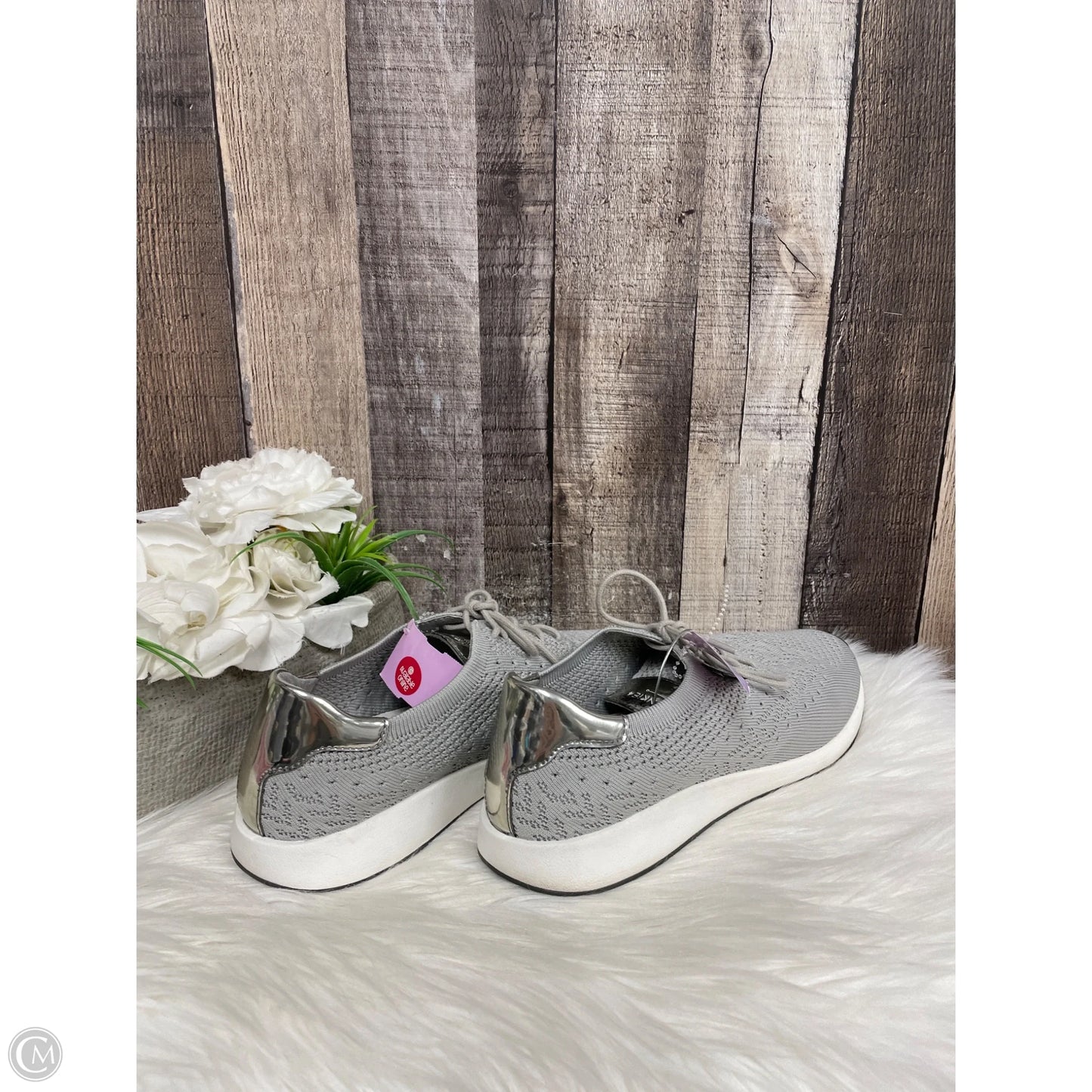 Shoes Sneakers By Cme In Grey, Size: 7