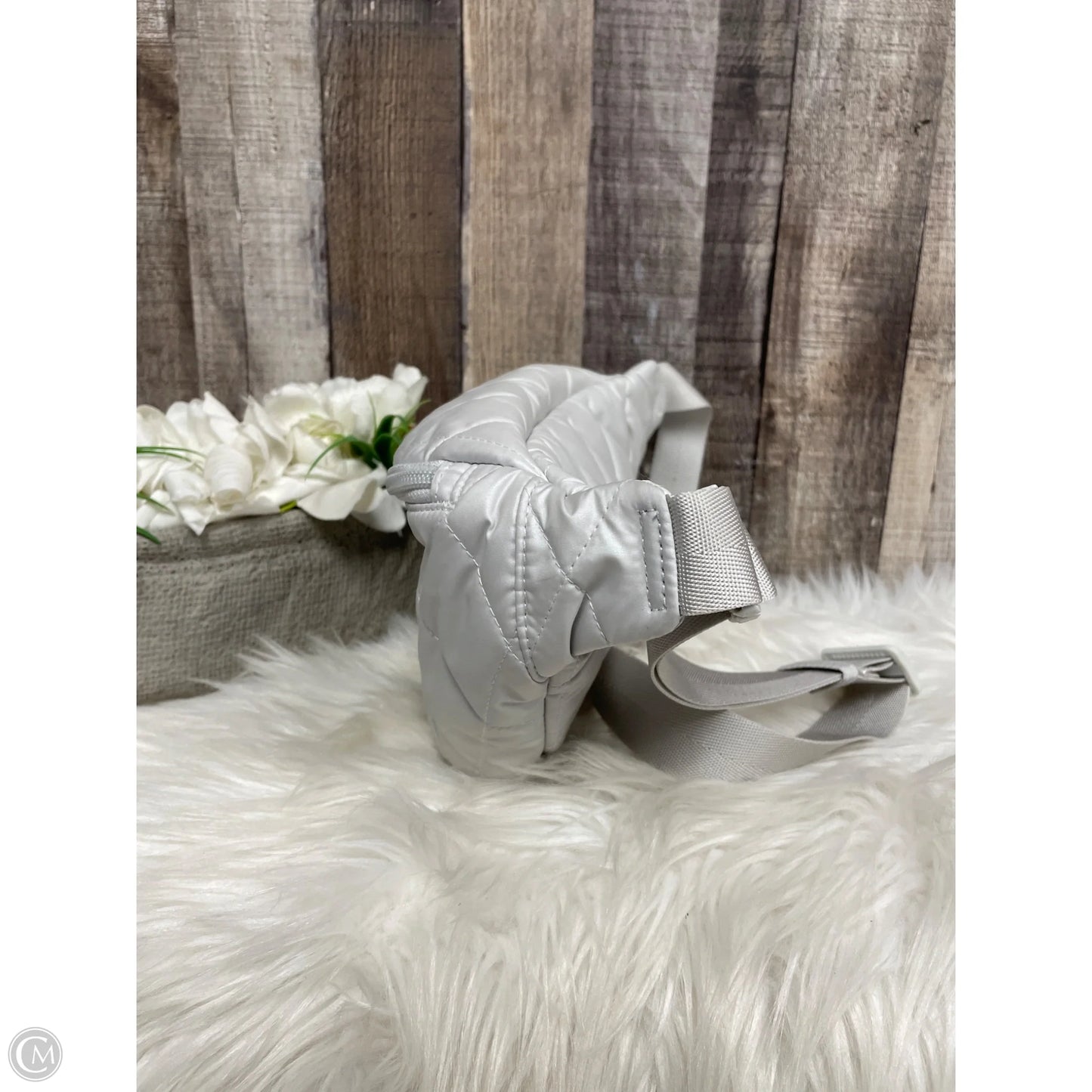 Belt Bag By Vera Bradley, Size: Large