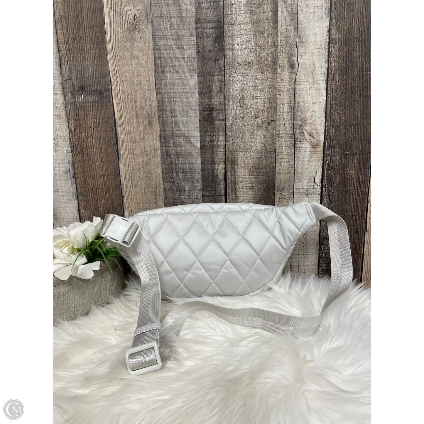 Belt Bag By Vera Bradley, Size: Large