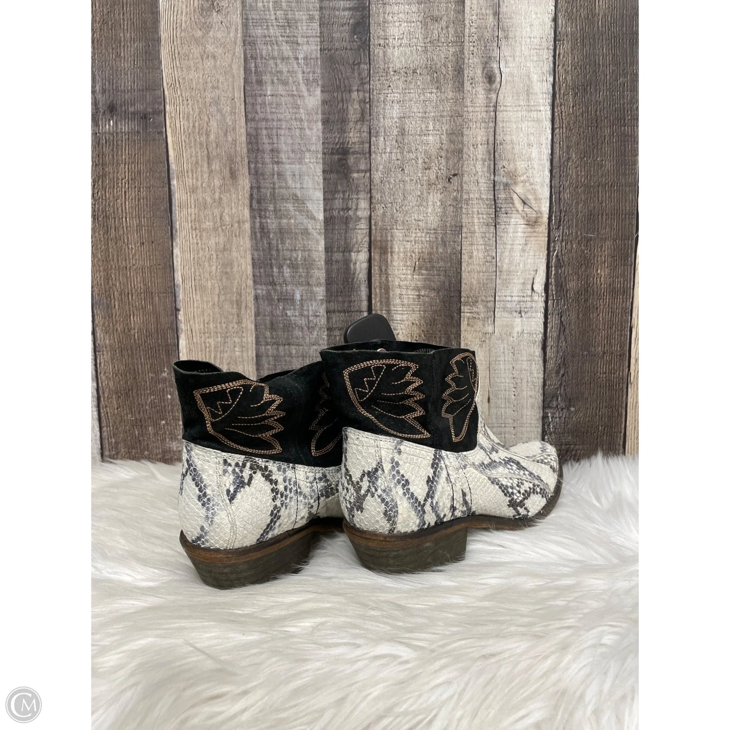 Boots Ankle Heels By Free People In Animal Print, Size: 5