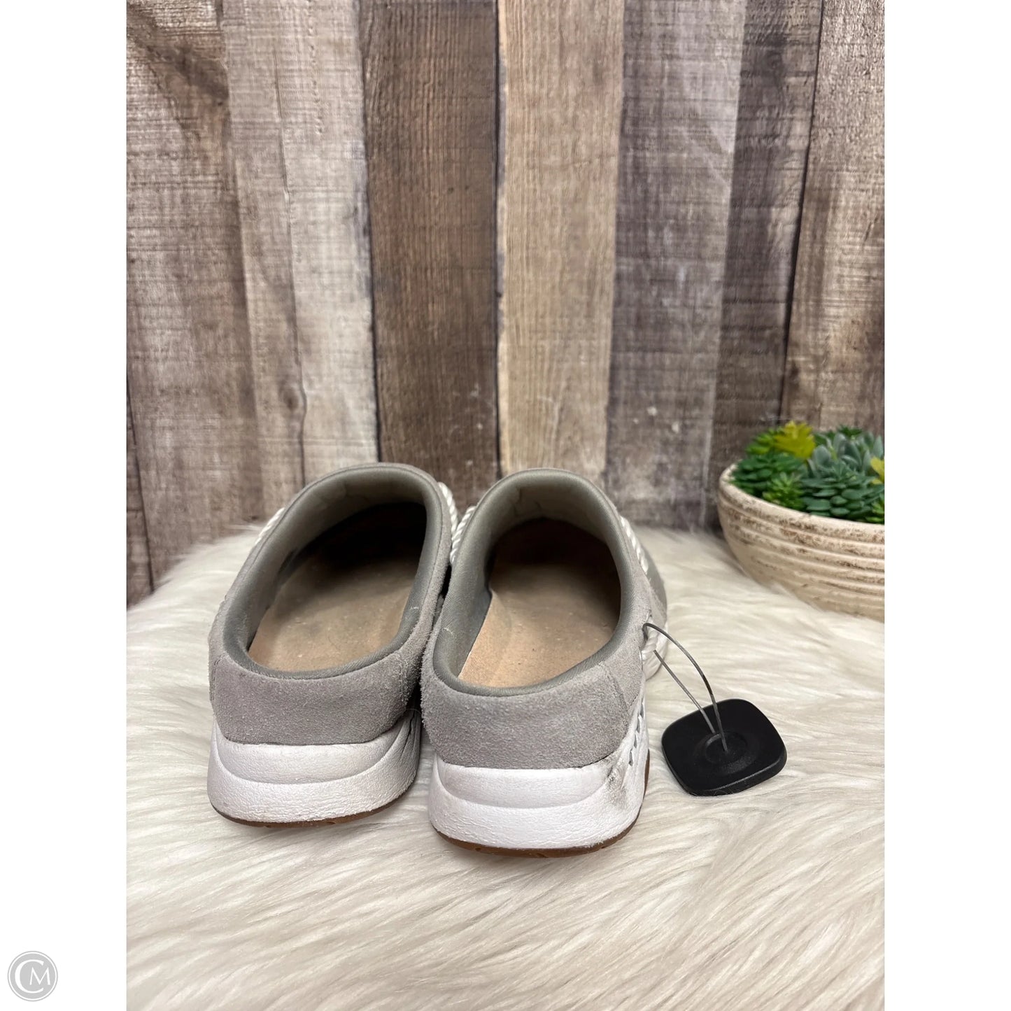 Shoes Flats By Easy Spirit In Grey, Size: 9.5