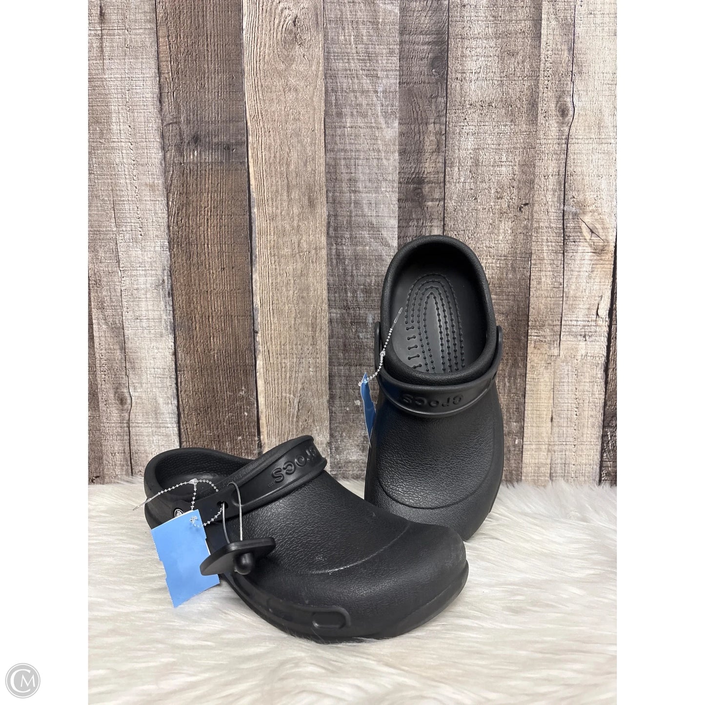 Shoes Flats By Crocs In Black, Size: 11