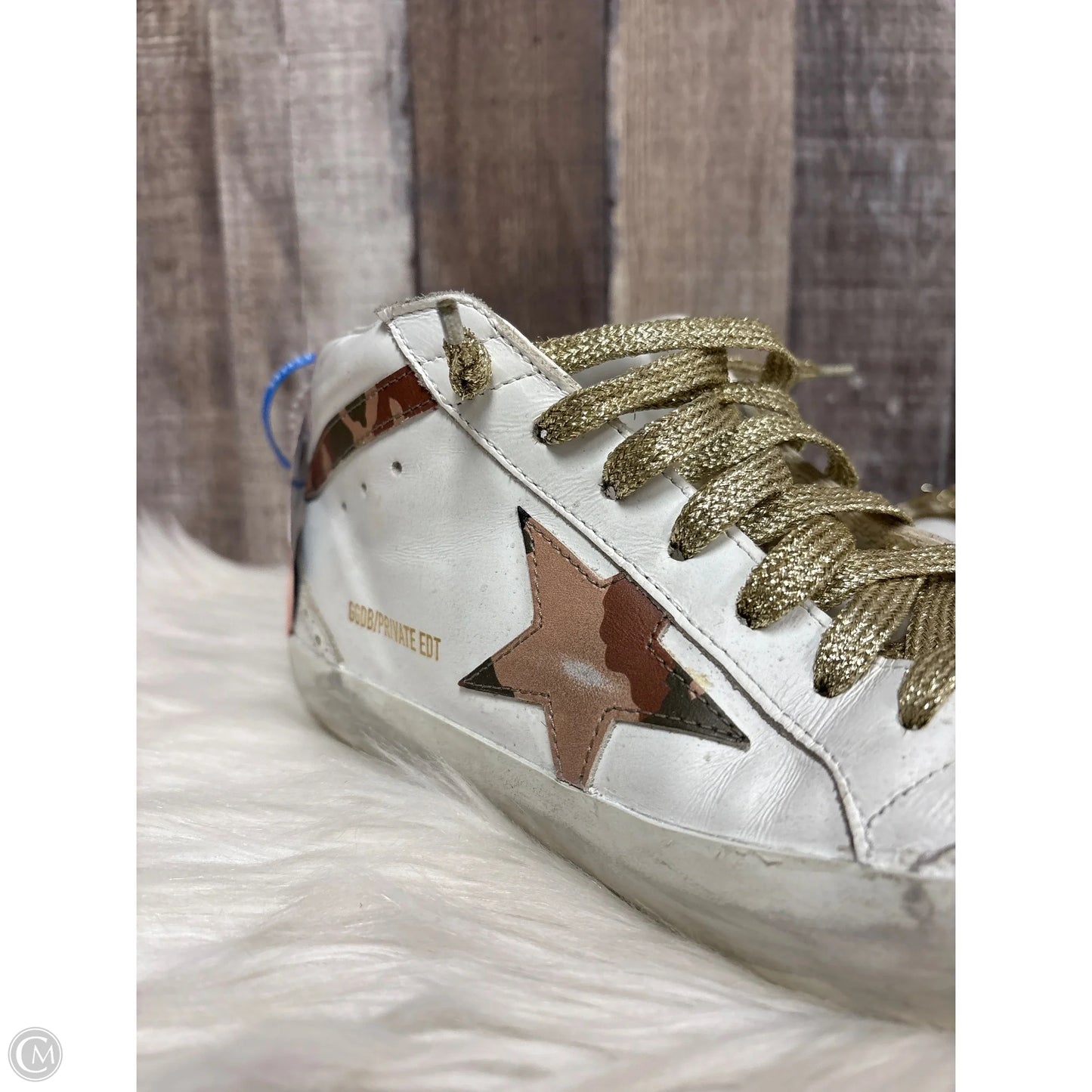 Shoes Luxury Designer By Golden Goose In Gold & White, Size: 8.5
