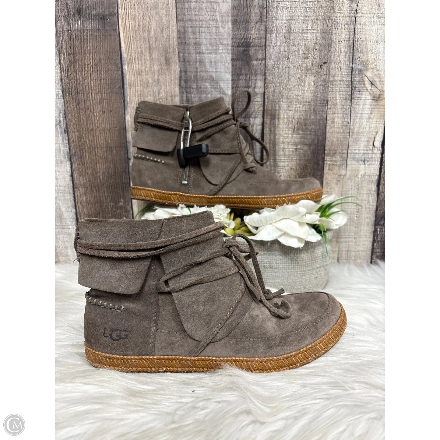 Boots Ankle Flats By Ugg In Taupe, Size: 6.5