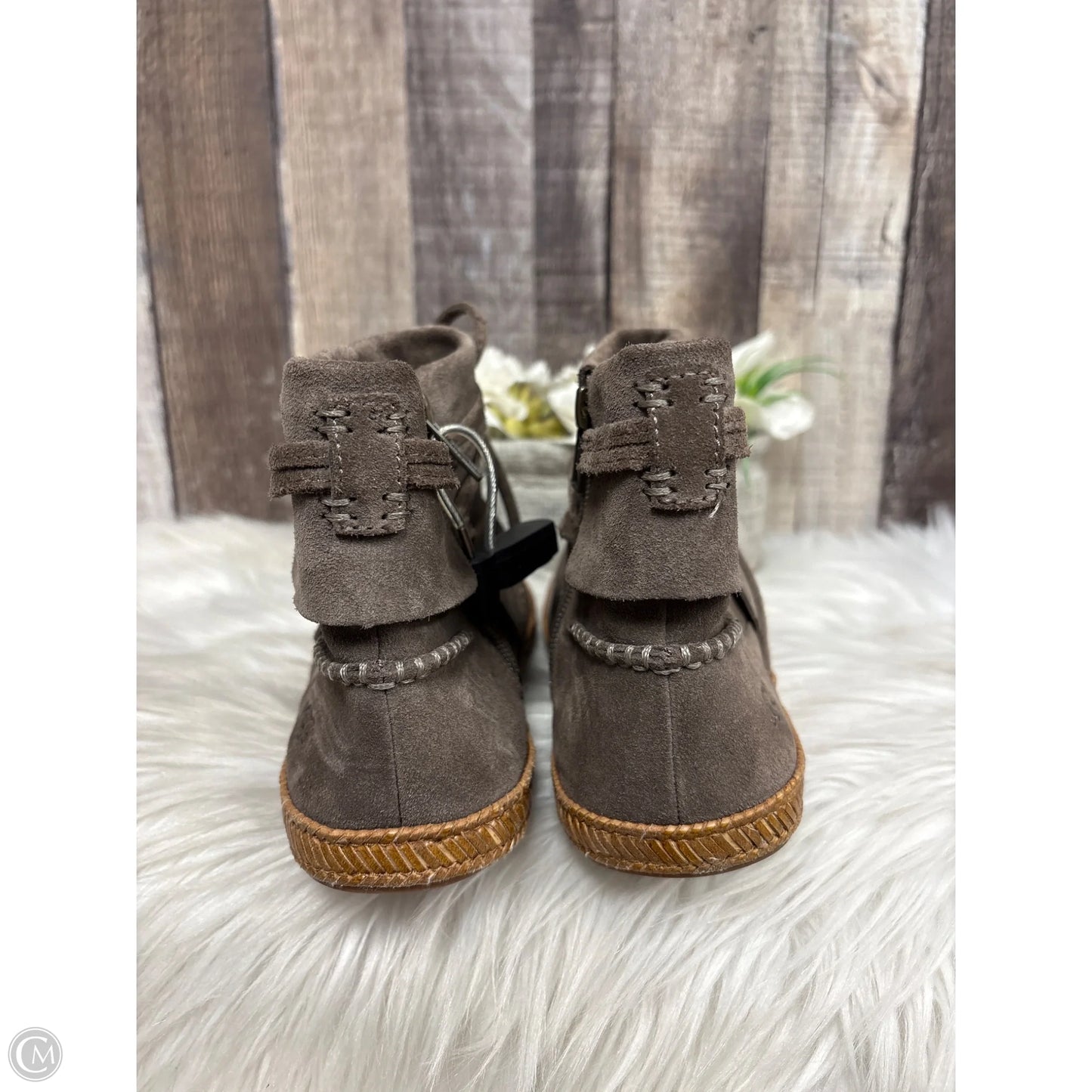 Boots Ankle Flats By Ugg In Taupe, Size: 6.5