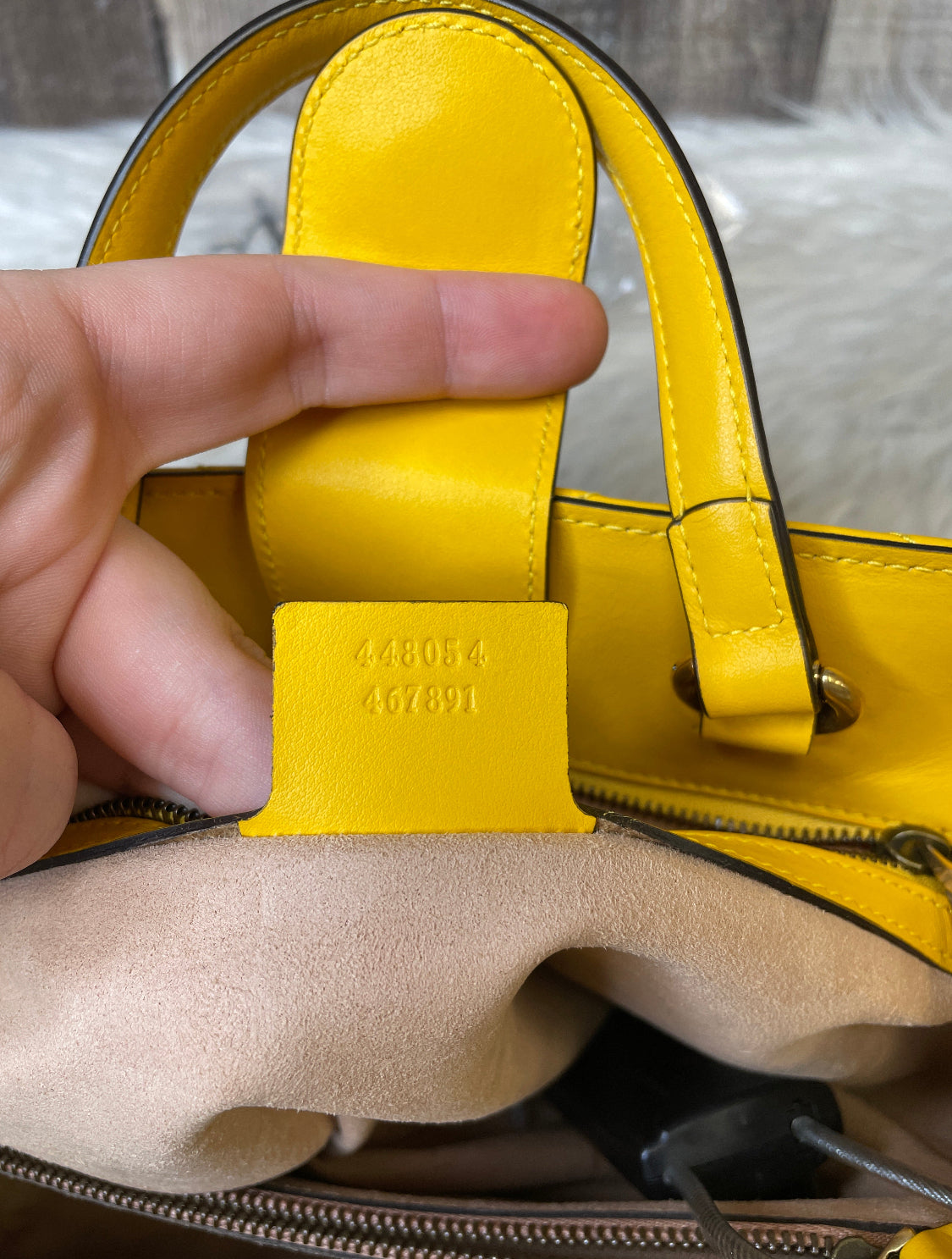Handbag Luxury Designer By Gucci  Size: Small