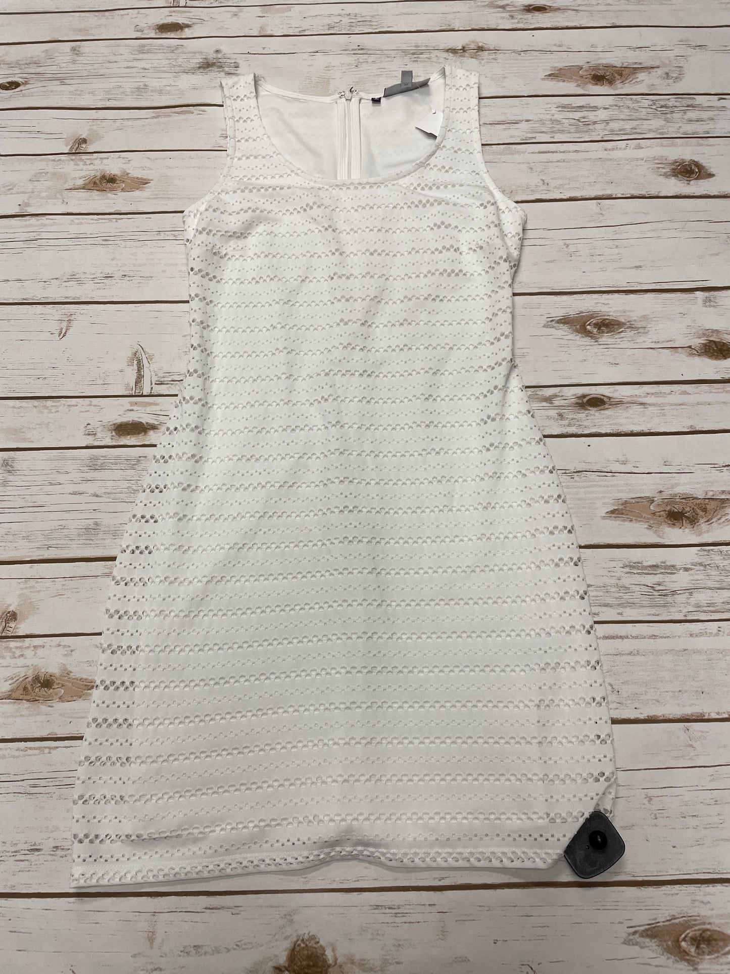 Dress Casual Short By Jennifer Lopez In White, Size: 6