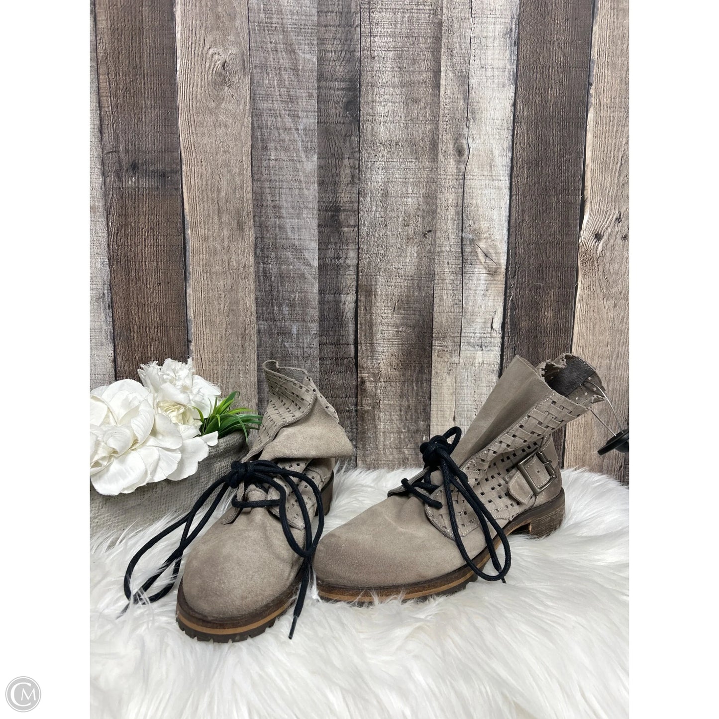 Boots Ankle Flats By Cmf In Taupe, Size: 9