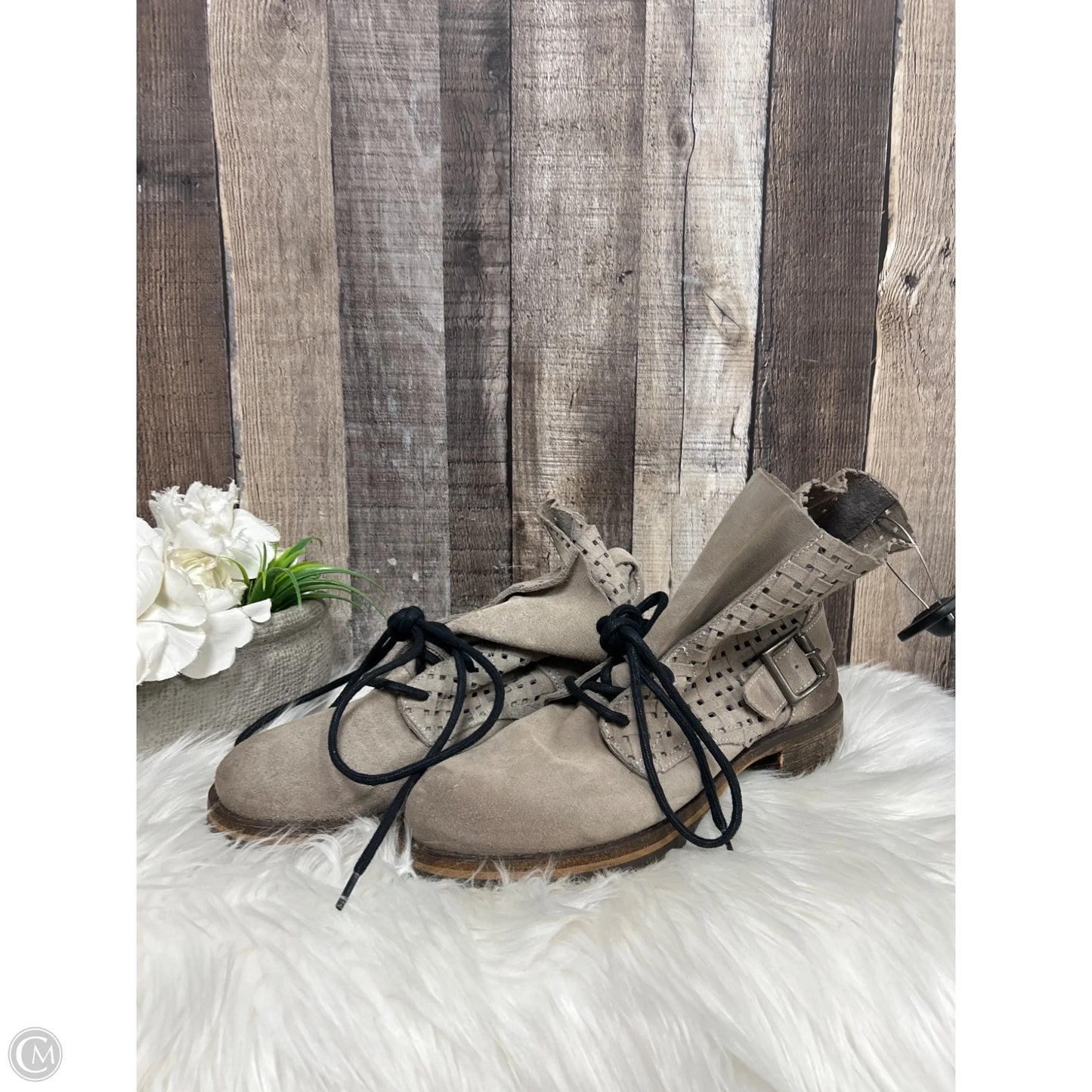 Boots Ankle Flats By Cmf In Taupe, Size: 9