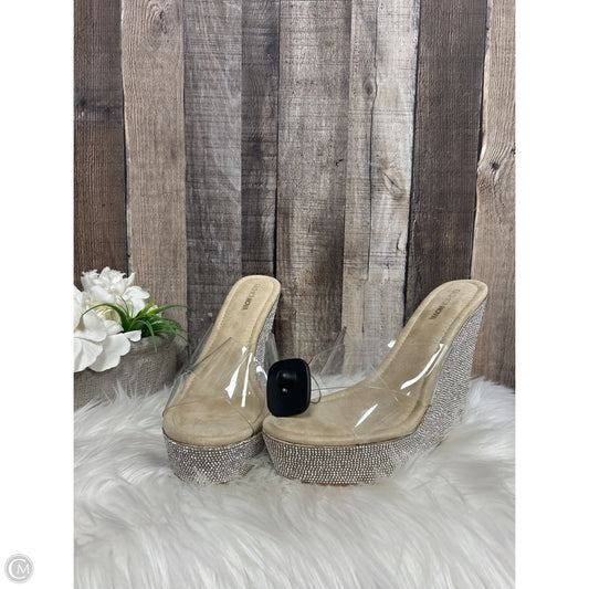 Shoes Heels Wedge By Fashion Nova In Gold, Size: 11