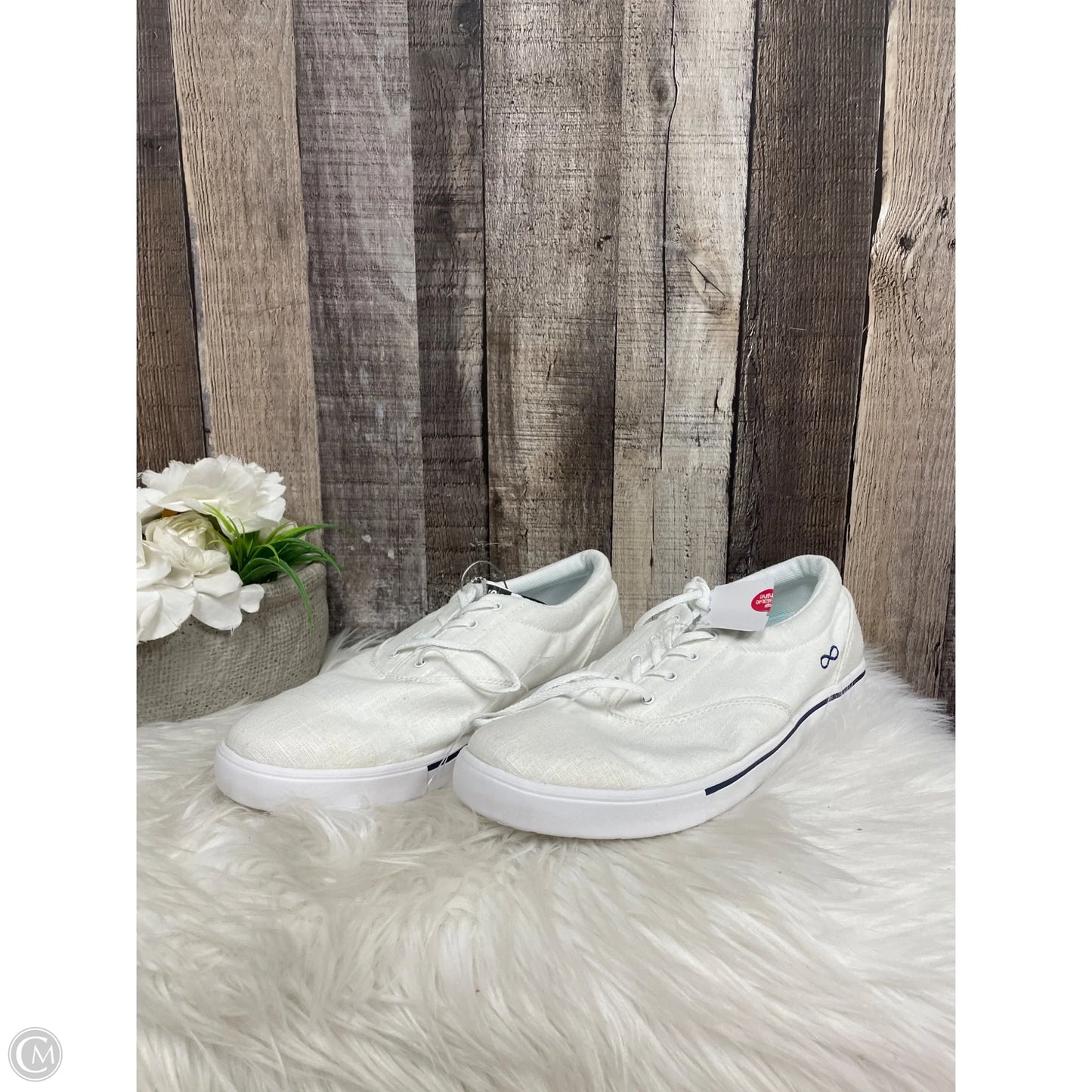 Shoes Sneakers By Cherokee In White, Size: 9.5