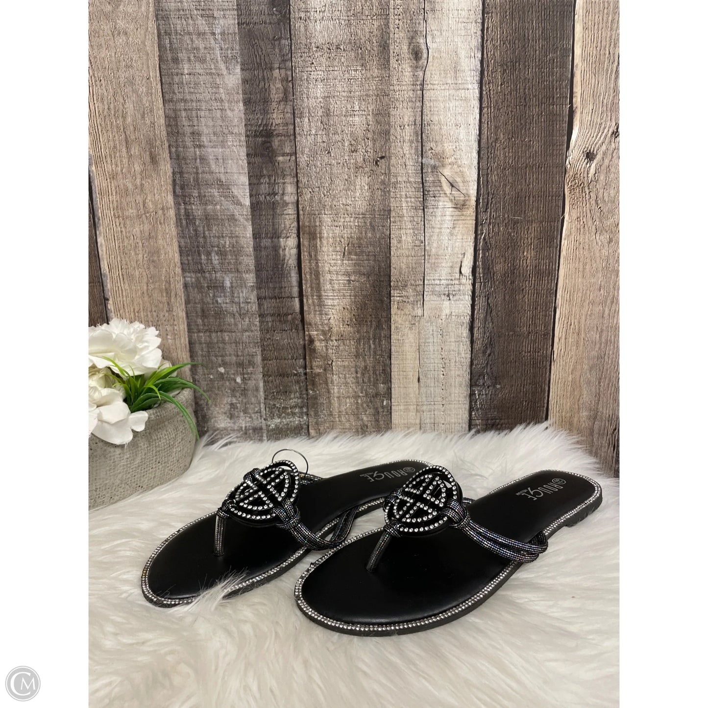 Sandals Flats By Rouge In Black, Size: 8.5
