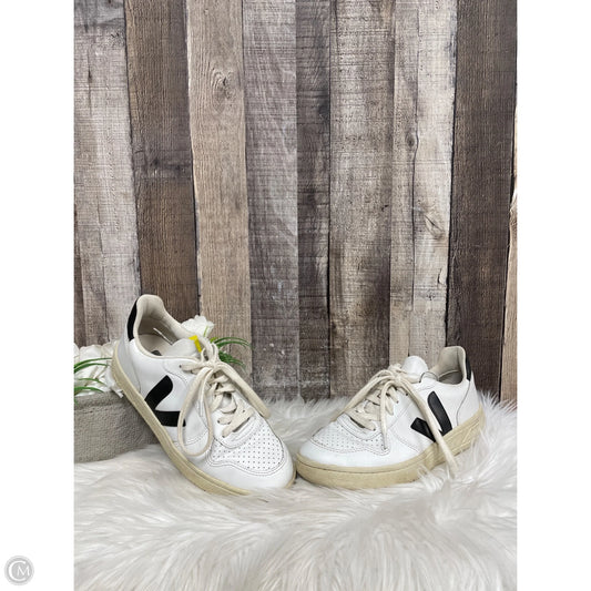 Shoes Sneakers By Veja In White, Size: 6