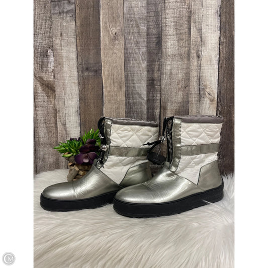 Boots Ankle Flats By Aquatalia In Silver, Size: 9