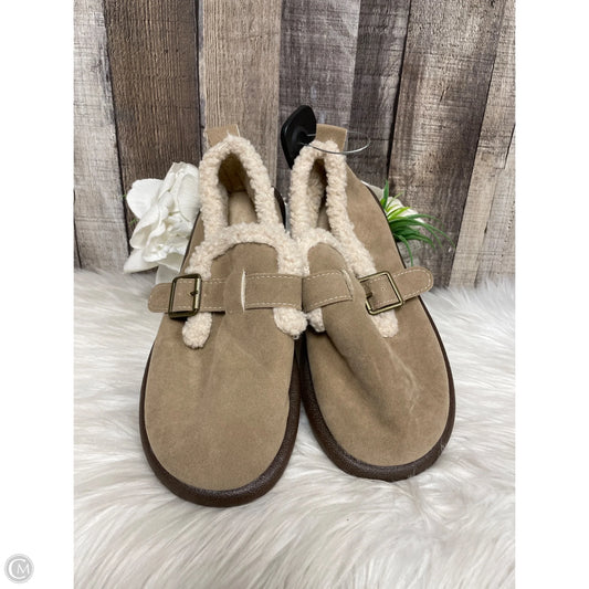 Shoes Flats By Cmf In Tan, Size: 7