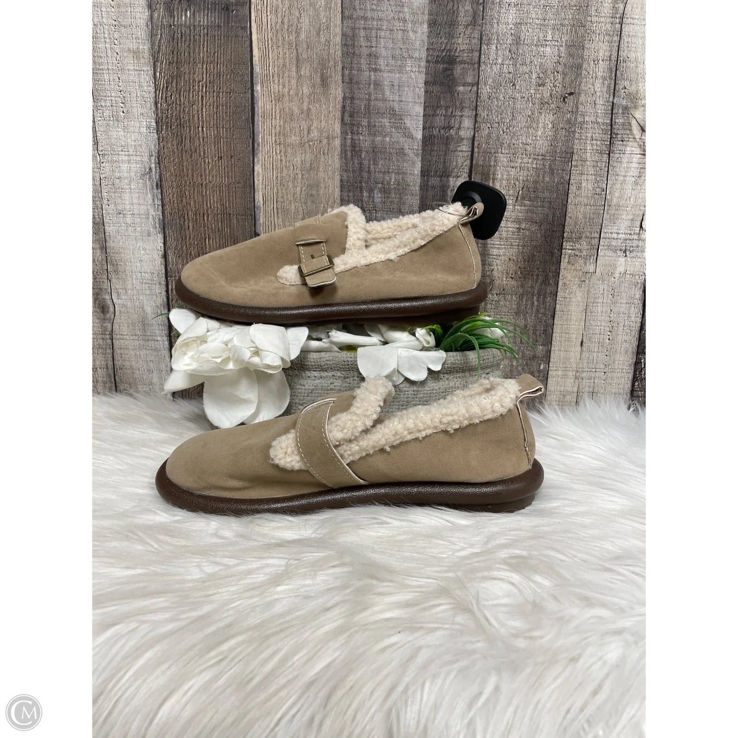 Shoes Flats By Cmf In Tan, Size: 7