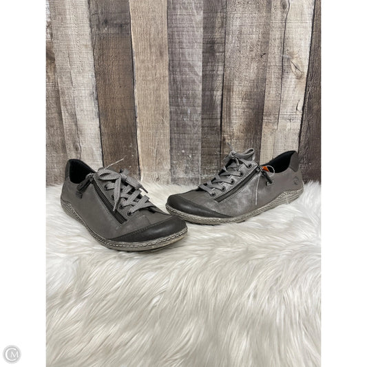 Shoes Sneakers By Clothes Mentor In Silver, Size: 11