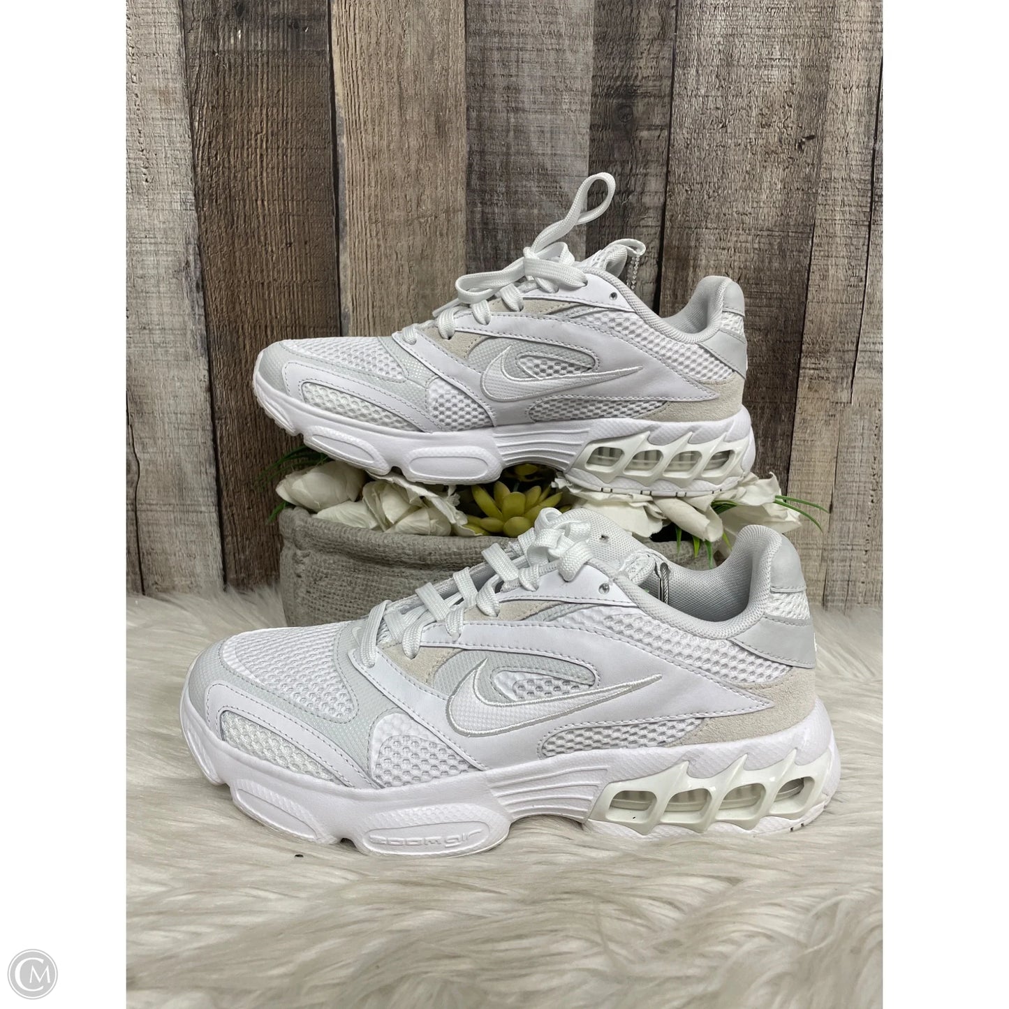 Shoes Athletic By Nike In White, Size: 8