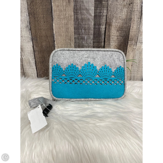 Wristlet By Cmf, Size: Medium
