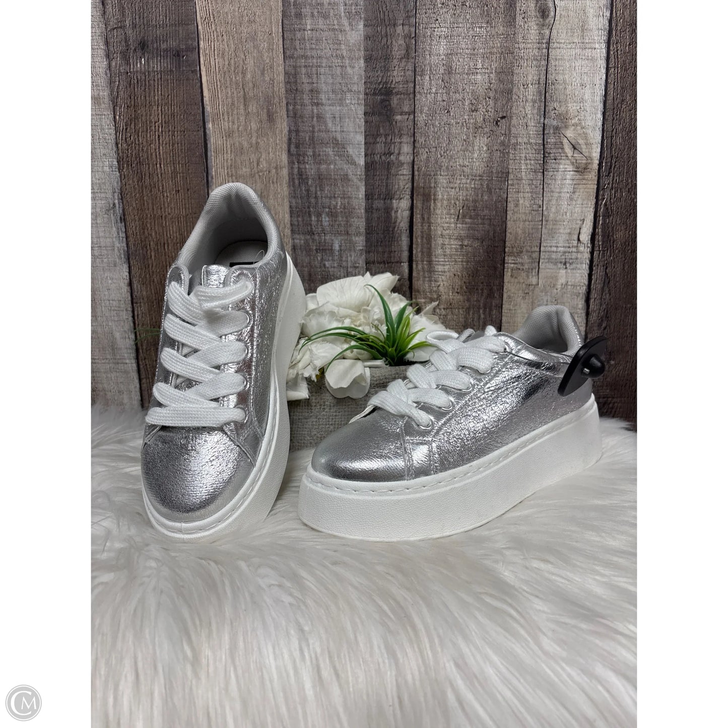 Shoes Flats By Cme In Silver, Size: 6.5