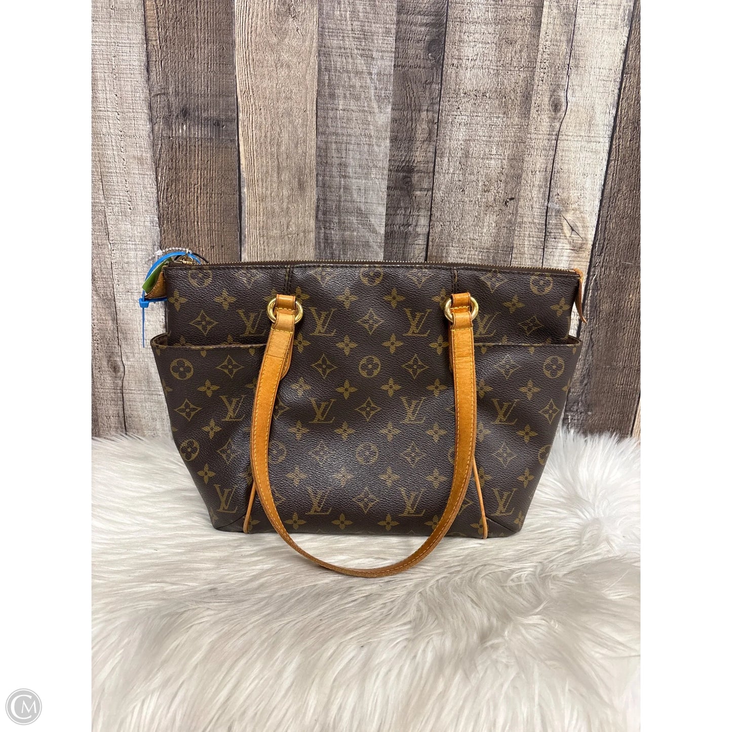 Handbag Luxury Designer By Louis Vuitton, Size: Medium