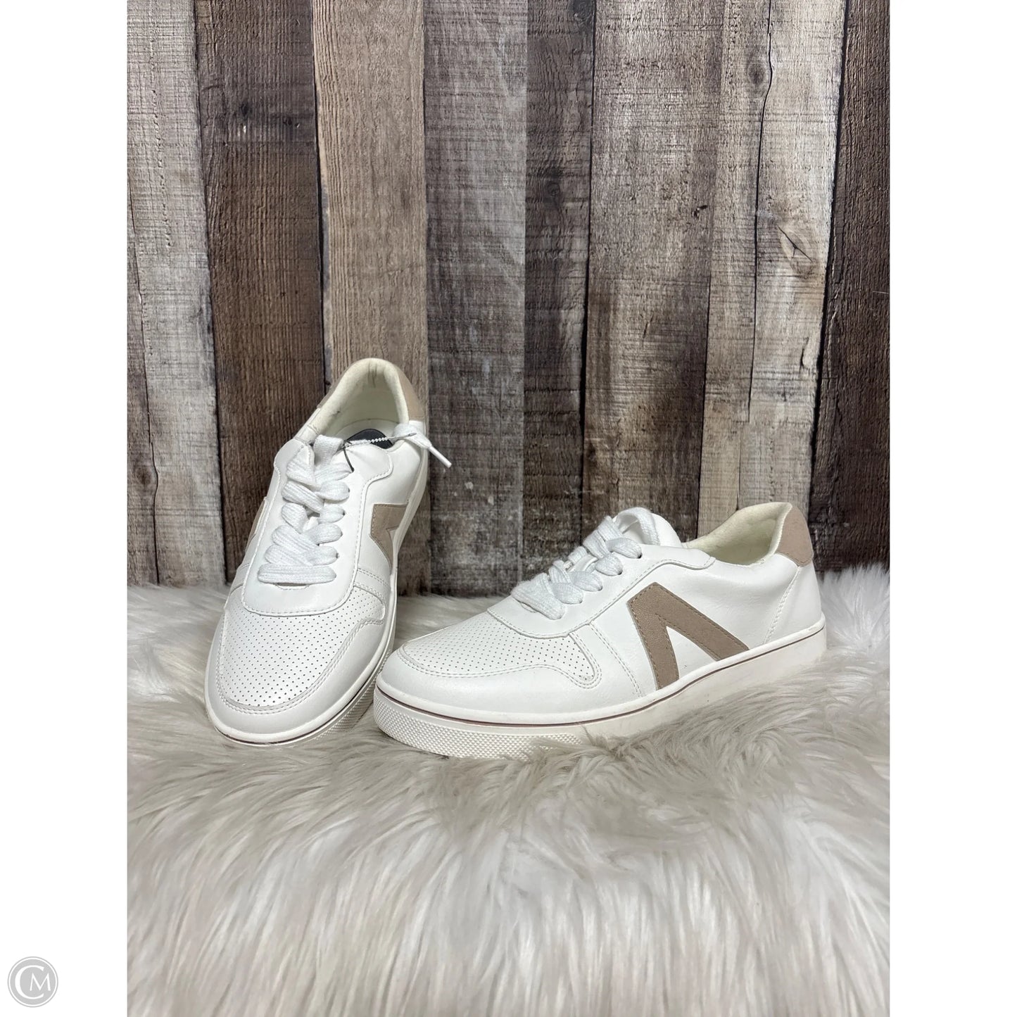 Shoes Sneakers By Mia In White, Size: 8.5