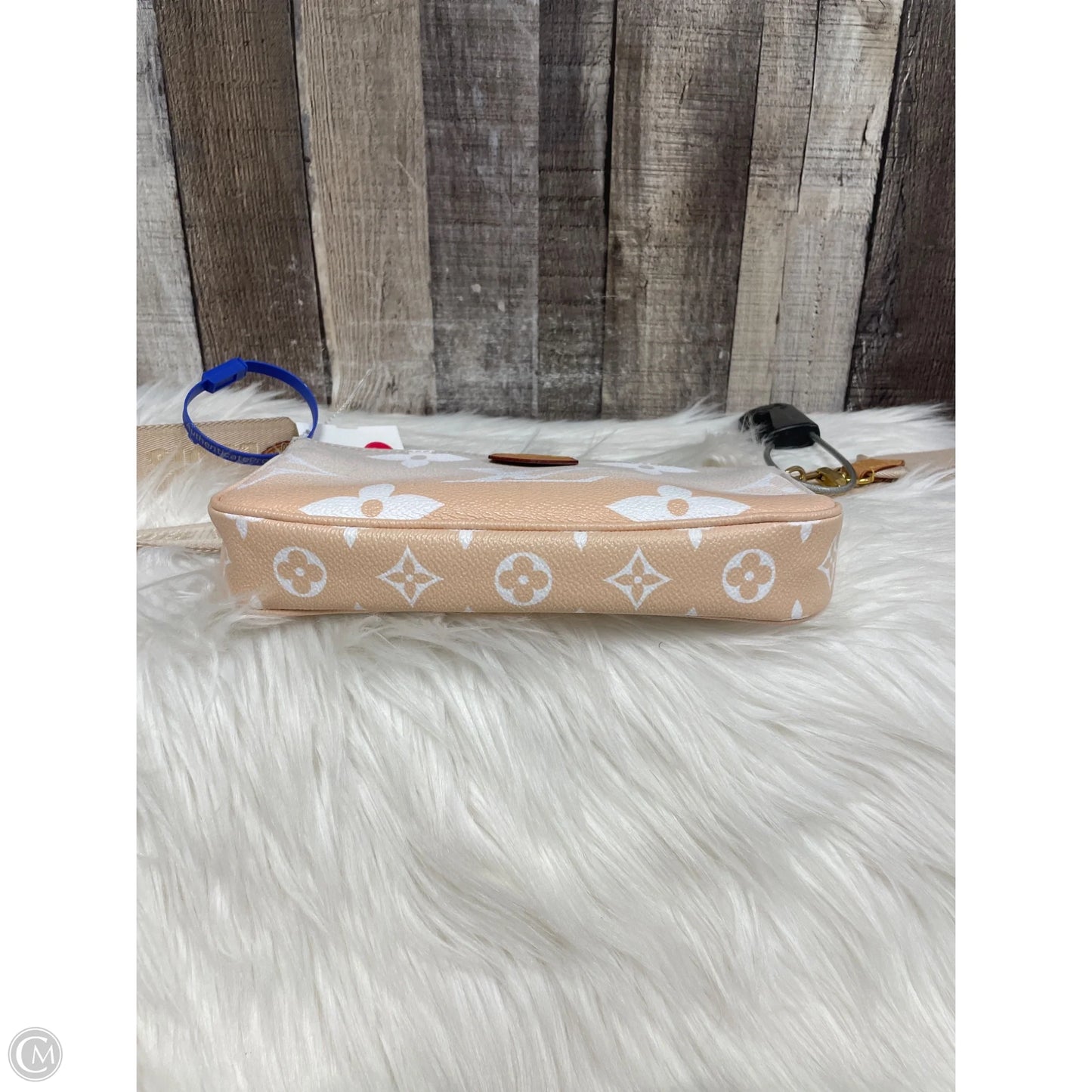 Crossbody Luxury Designer By Louis Vuitton, Size: Medium