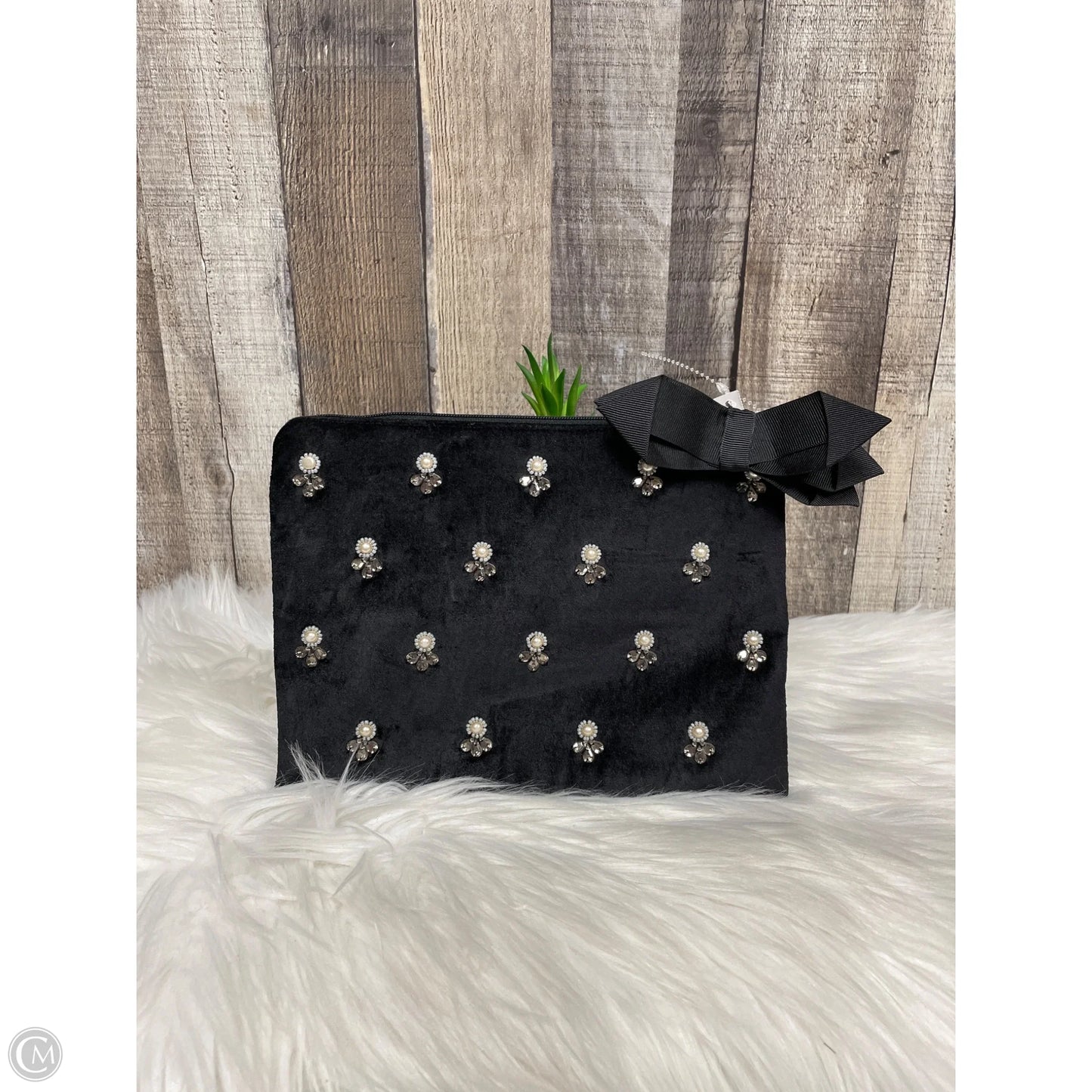Clutch By Cmf, Size: Medium