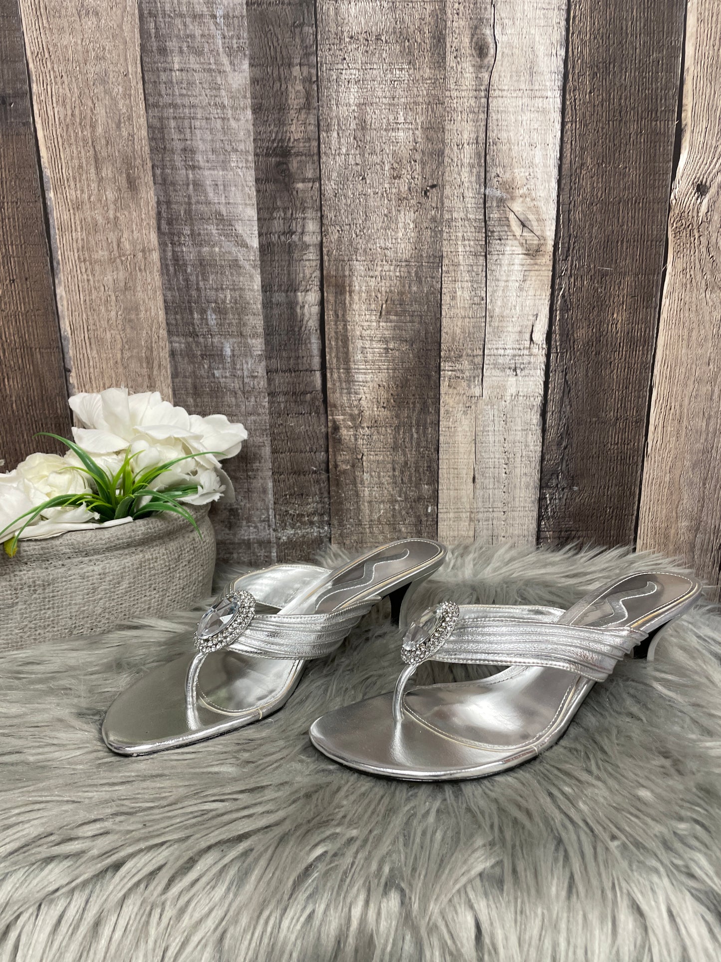 Silver Sandals Heels Kitten Lindsay Phillips, Size 7.5