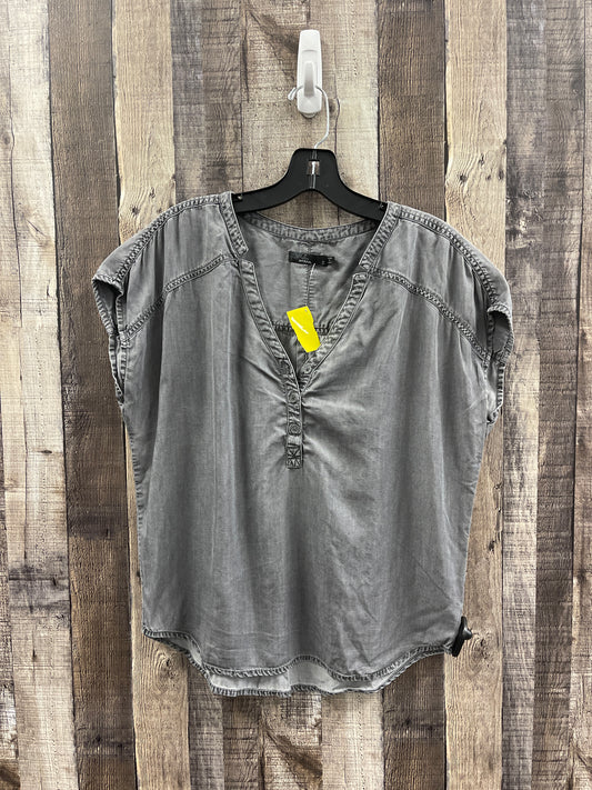 Top Short Sleeve By Prana In Grey, Size: S