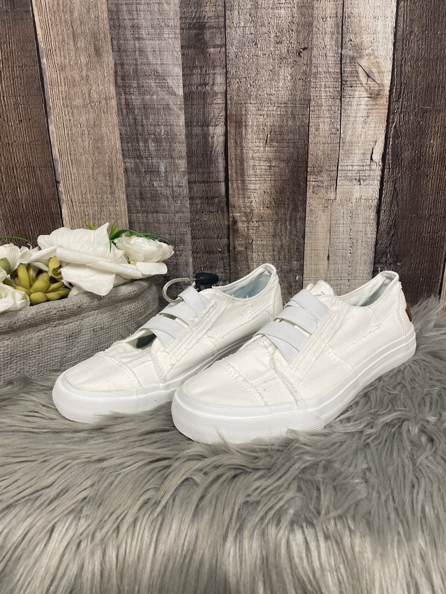 Shoes Sneakers By Blowfish In White, Size: 8