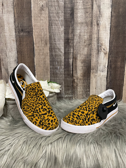 Shoes Sneakers By Nike In Animal Print, Size: 9.5