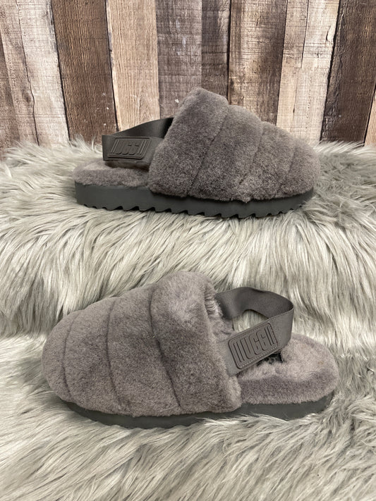 Shoes Designer By Ugg In Grey, Size: 9