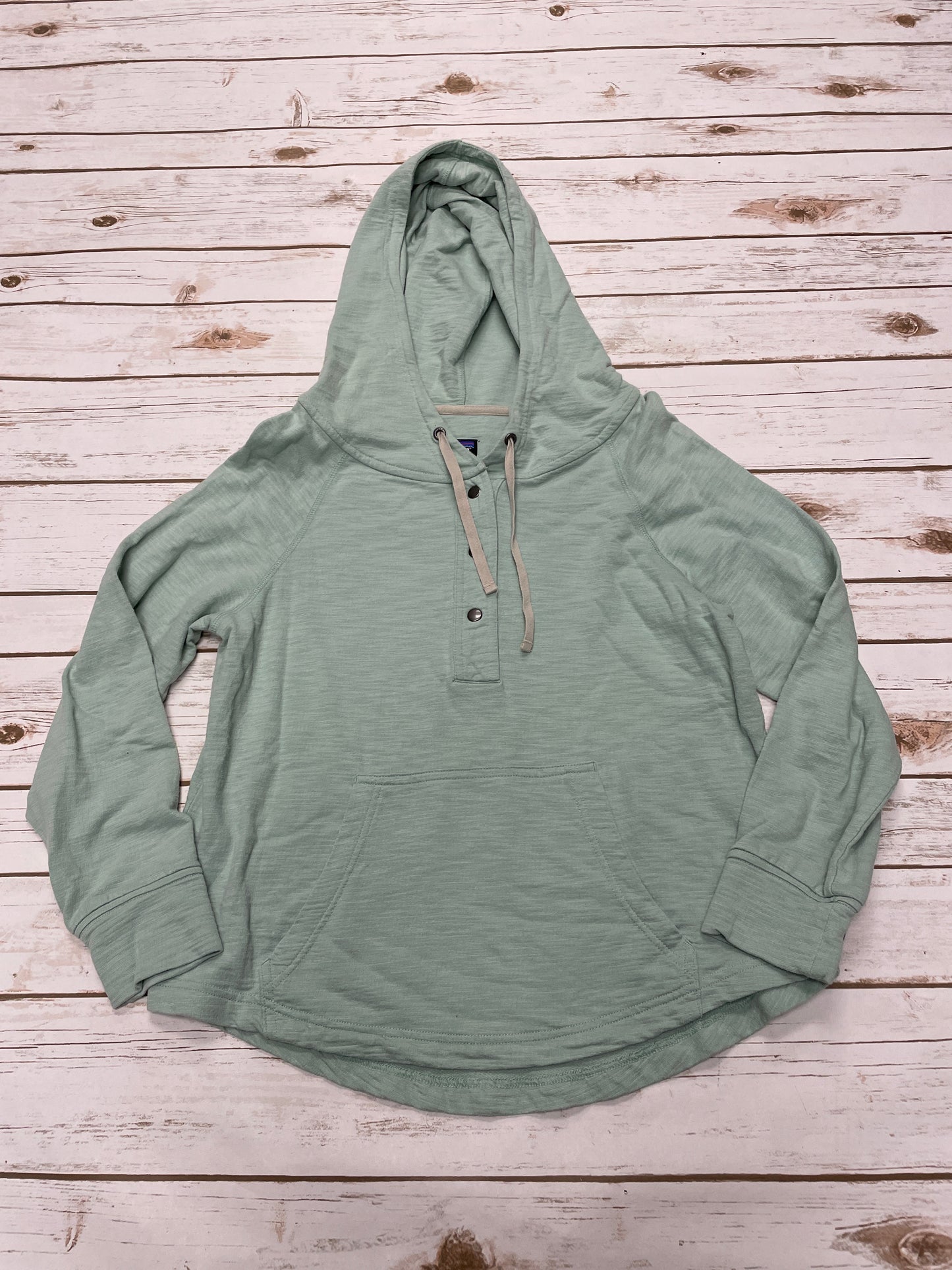 Top Long Sleeve By Patagonia In Green, Size: S